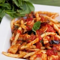 Busiate con pesce spada e melanzane: Un viaggio nei sapori di Sicilia