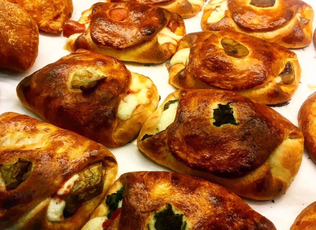 Cartocciate catanesi: il rustico più amato dell’Etna