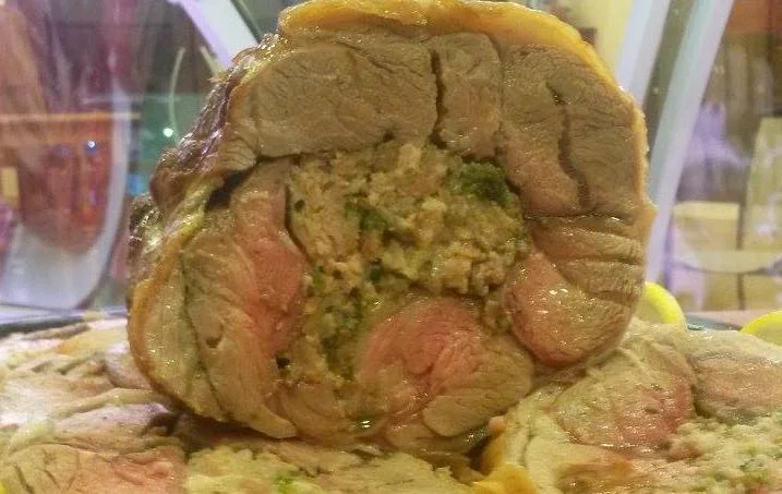 Ciarbiḍḍuzzu abbuttunatu: il capretto ripieno della tradizione ennese