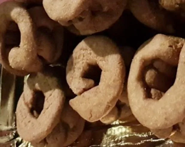 Cuḍḍireḍḍi di Delia: Tradizionali dolci siciliani a forma di corona