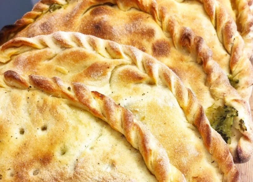 Cuḍḍuruni di Lentini con anciti: sapore di campagna siciliana