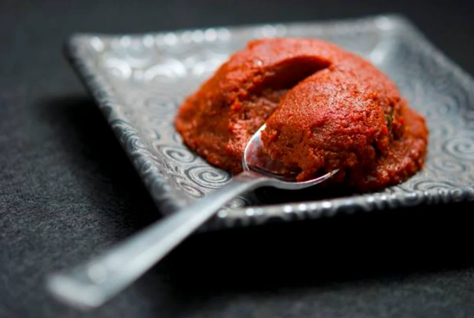 Estratto di pomodoro (Strattu): Un concentrato siciliano di tradizione