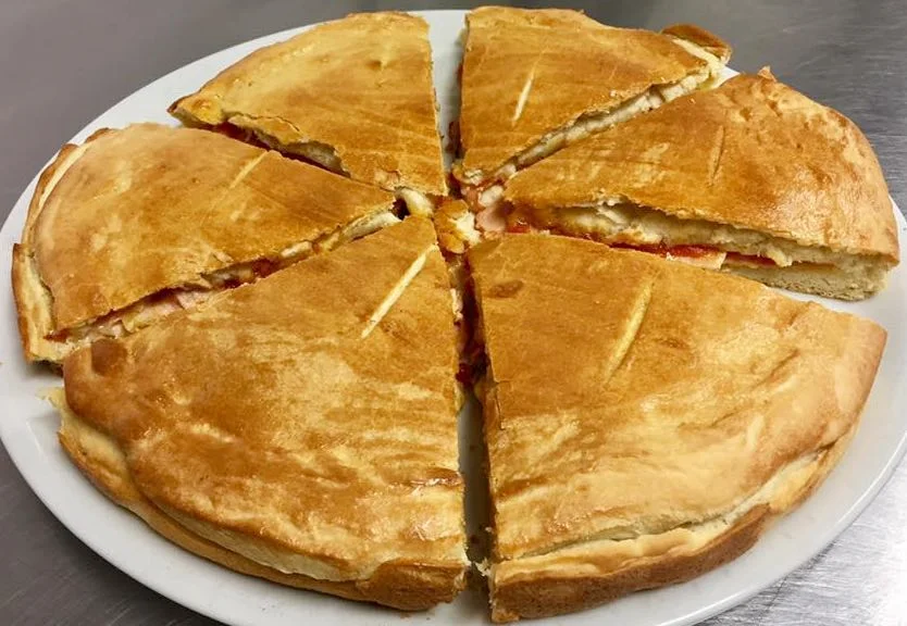 Guasteḍḍa ennese: la focaccia rustica dell’entroterra siciliano