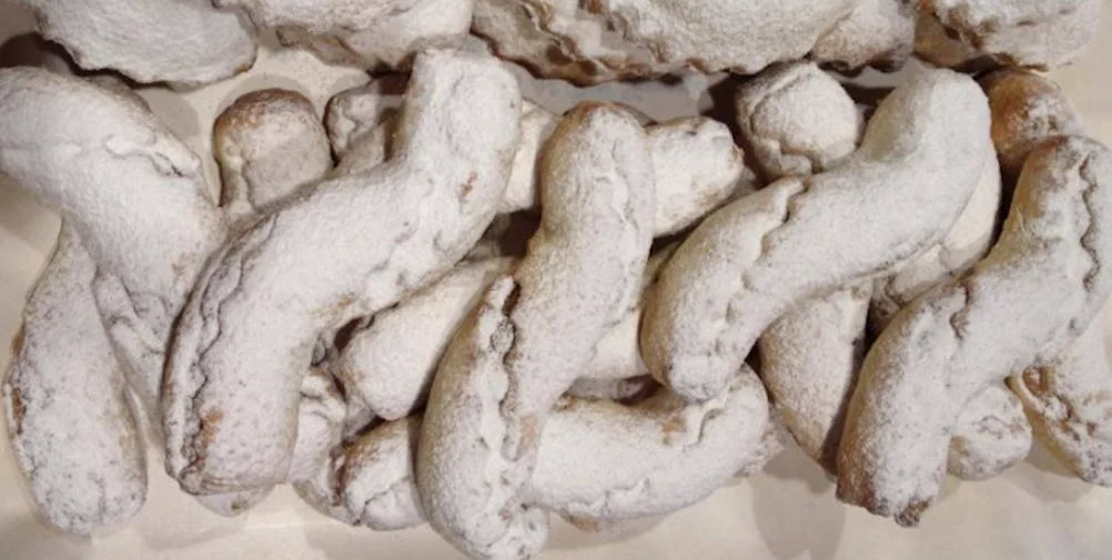 Infasciatelli di Agira: dolci natalizi siciliani al miele e mandorle