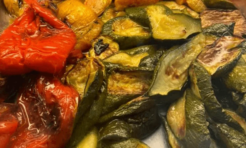 Insalata di ortaggi al cartoccio, un arcobaleno di sapori e colori