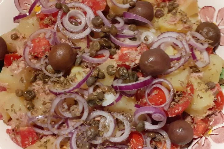 Insalata pantesca: il piatto estivo simbolo di Pantelleria