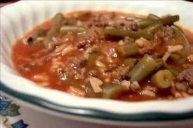 Minestra di fagiolini e salsiccia: un classico della tradizione siciliana