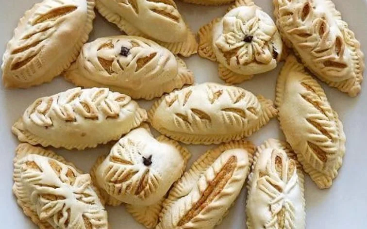 Nacatuli Eoliani: Festive Almond and Mandarin Delights from the Aeolian Islands