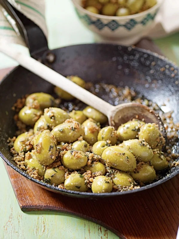 Olive con la mollica, un antipasto siciliano irresistibile