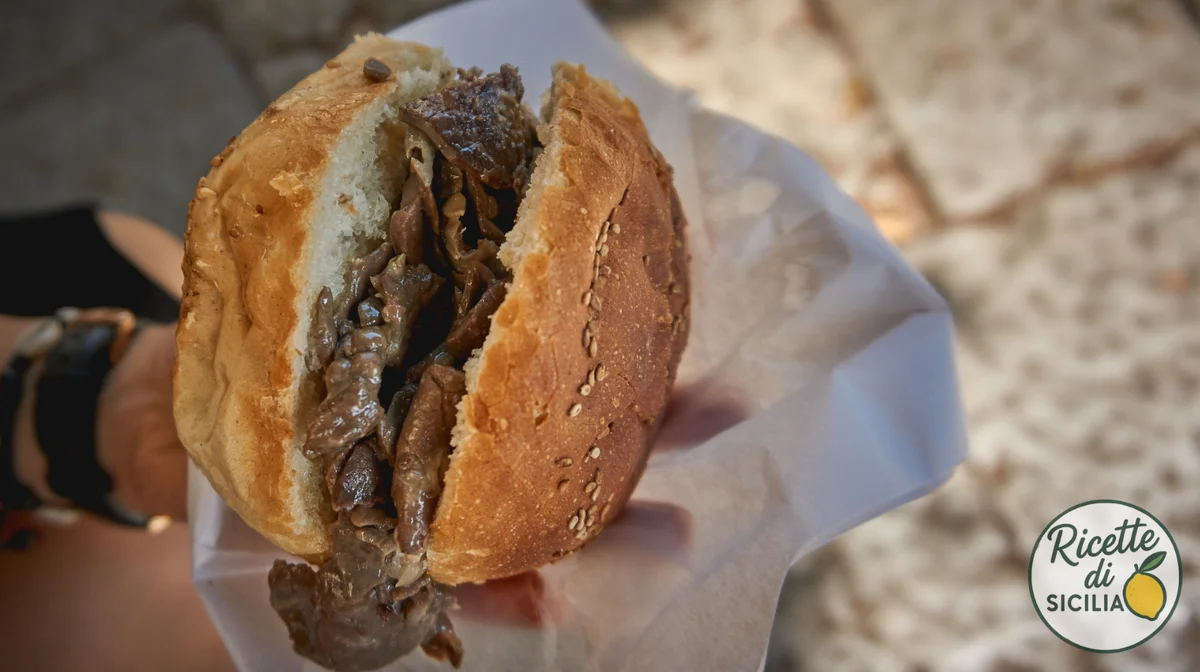 Pane con la milza (Pani câ Meusa): Un autentico cibo da strada di Palermo