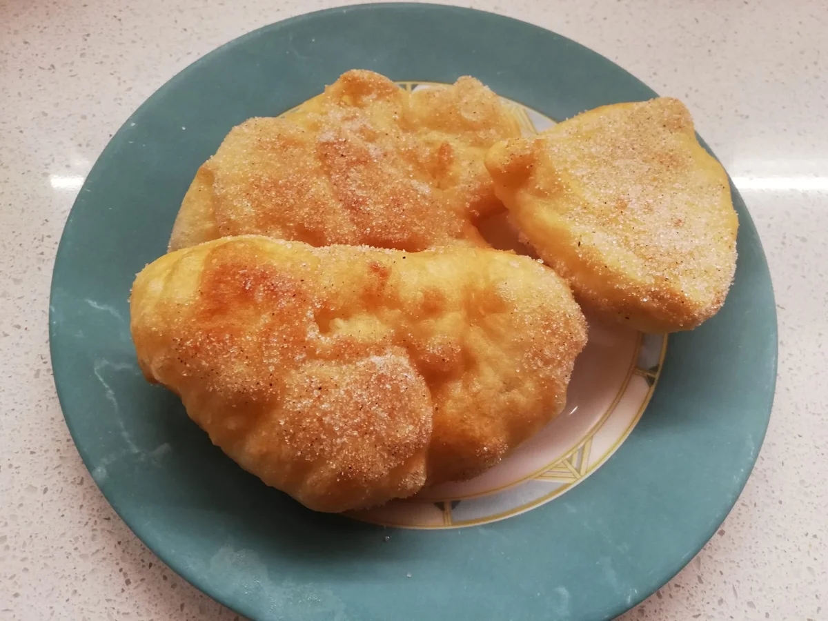 Fried Bread with Sugar and Cinnamon: A Truly Authentic Sicilian Treat