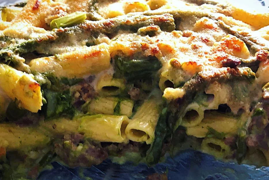 Pasta al forno con asparagi e salsiccia: Una gustosa ricetta siciliana