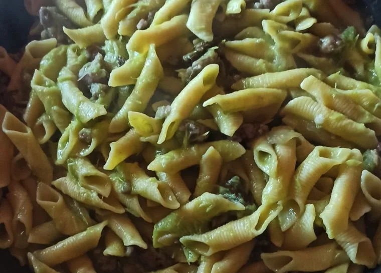 Pasta with Asparagus and Sausage: An Authentic Sicilian Delight