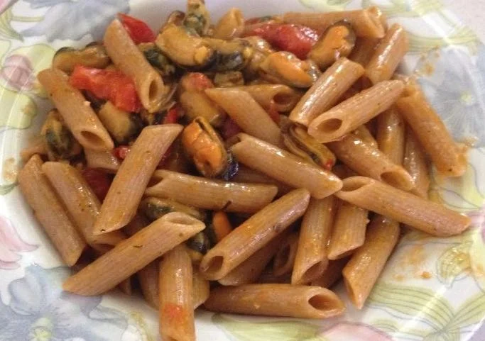 Pasta con cozze, zafferano e pomodoro Pachino: Un primo davvero speciale