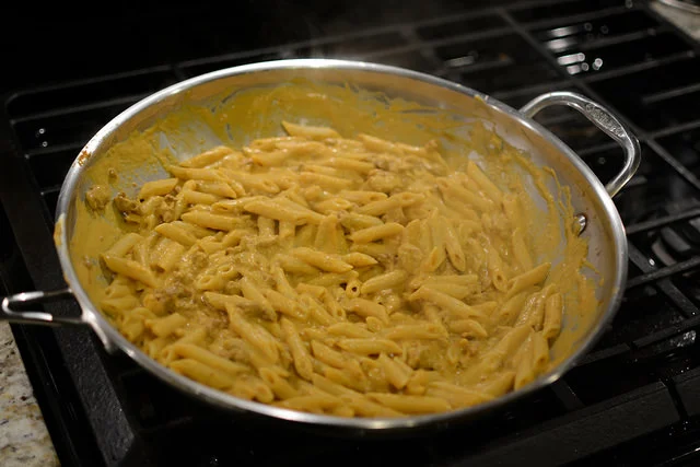 Pasta con fave fresche e zucca gialla: Un primo piatto semplice e delizioso