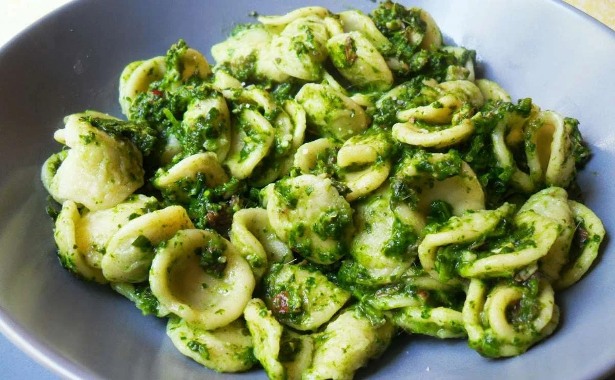 Pasta con i broccoletti verdi: un piatto invernale saporito e semplice