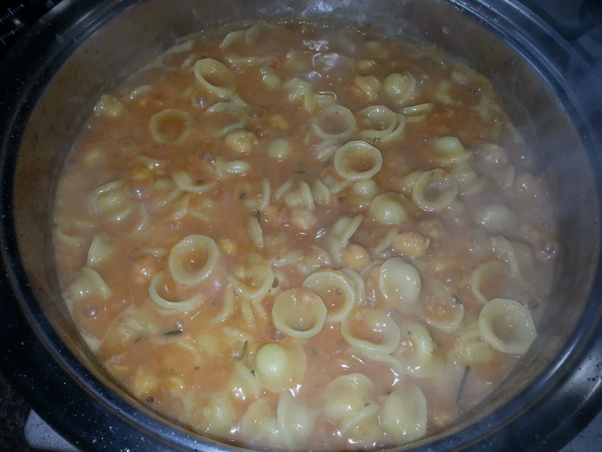 Pasta con i ceci alla palermitana: un piatto tradizionale siciliano ricco di sapore