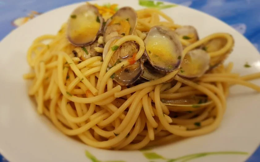 Pasta con le vongole: il grande classico del mare siciliano