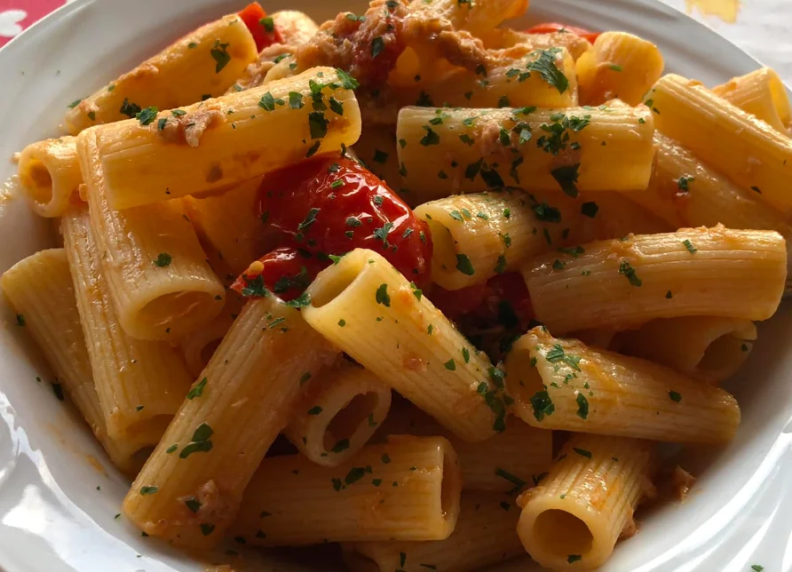 Pasta con tonno e pomodorini Pachino: sapore di mare in tavola