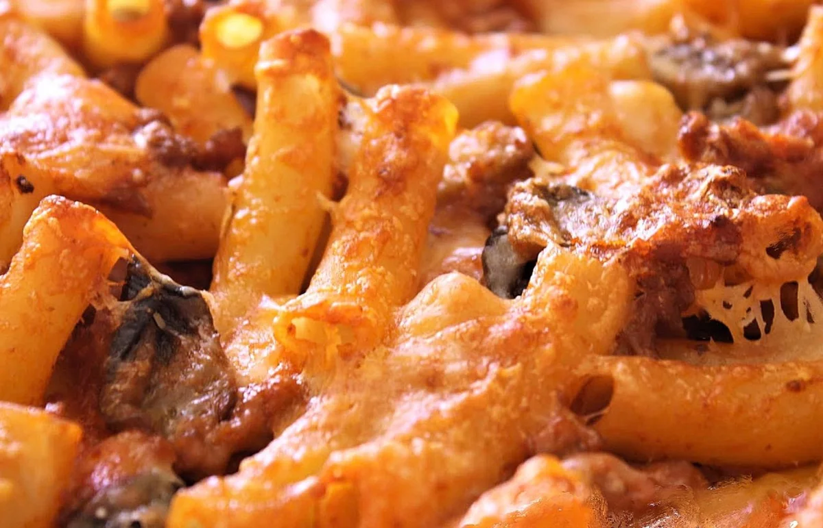 Pasta ‘ncasciata: il piatto siciliano amato da Montalbano