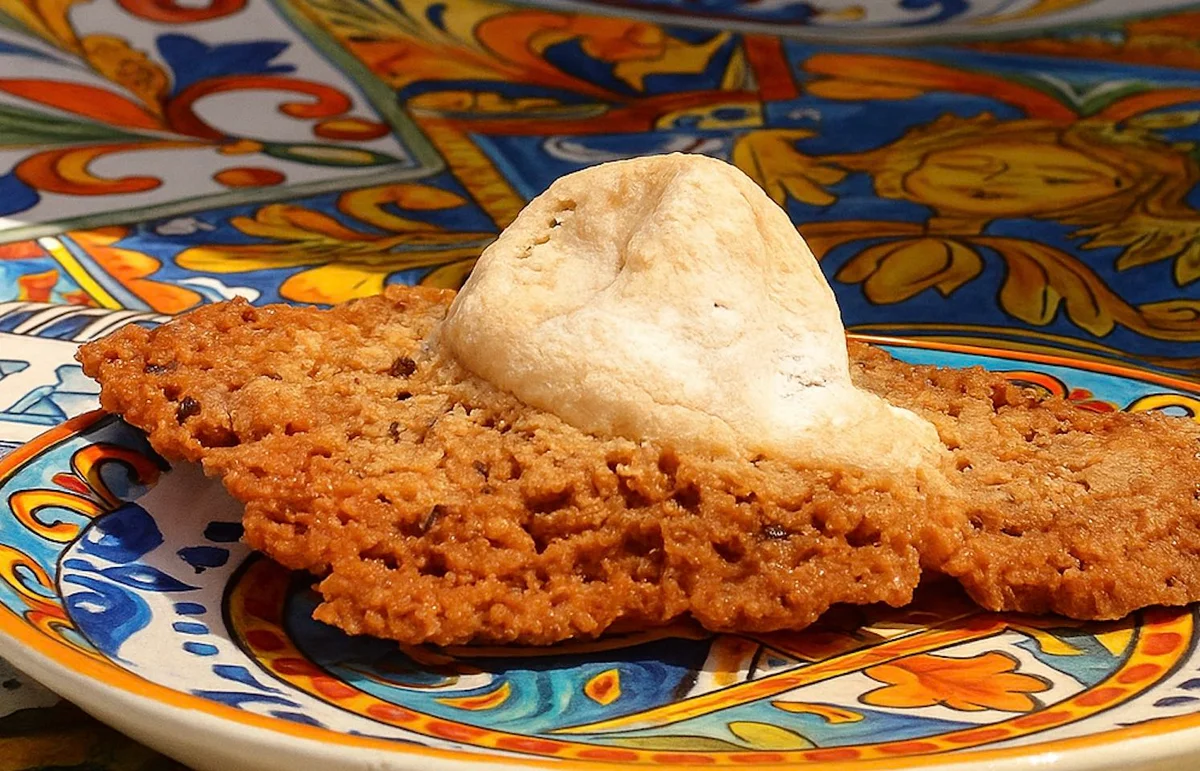 Pasta Reale di Tortorici: Il biscotto croccante alle nocciole dei Nebrodi