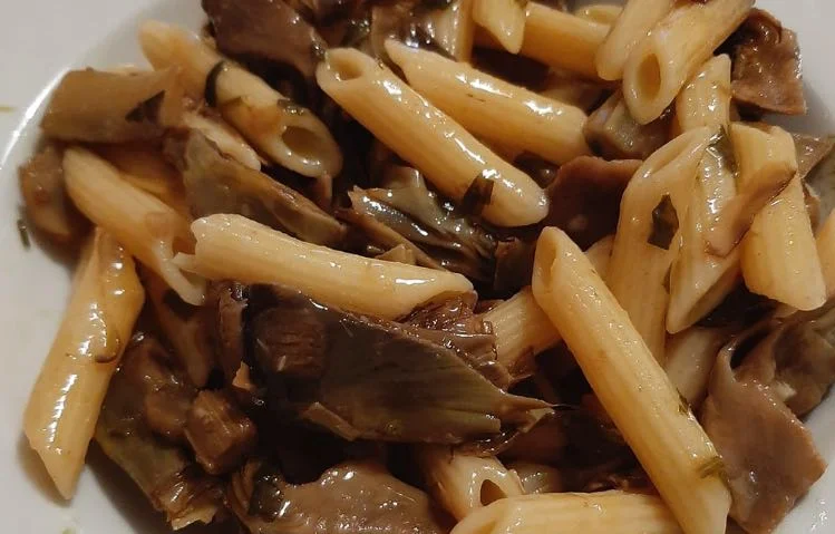 Penne ai carciofi: un capolavoro della cucina siciliana da gustare al volo