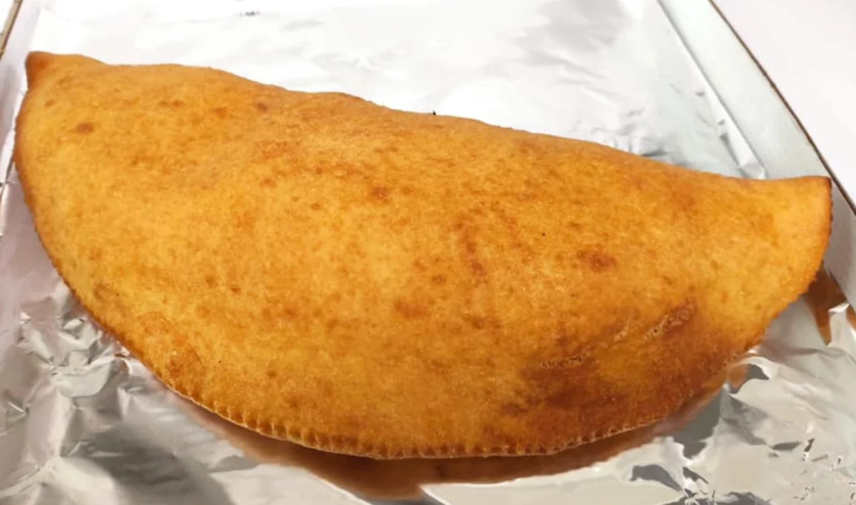 Pizza fritta di Zafferana Etnea: la regina dello street food catanese