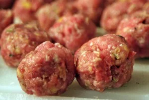 Polpette al sugo alla palermitana: un classico siciliano ricco di tradizione