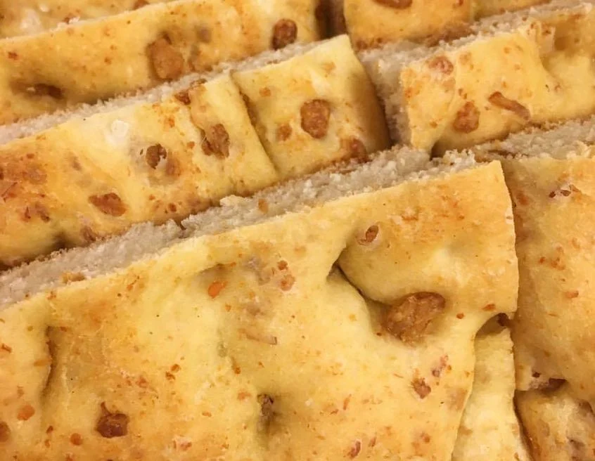 Scacciata chî frittuli: Un delizioso connubio di sapori siciliani