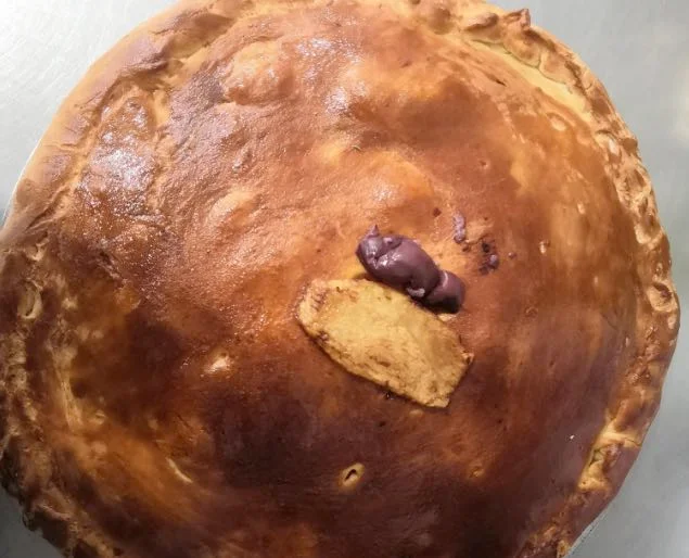 Scacciata con pomodoro e melanzane: il profumo autentico del Natale ragusano