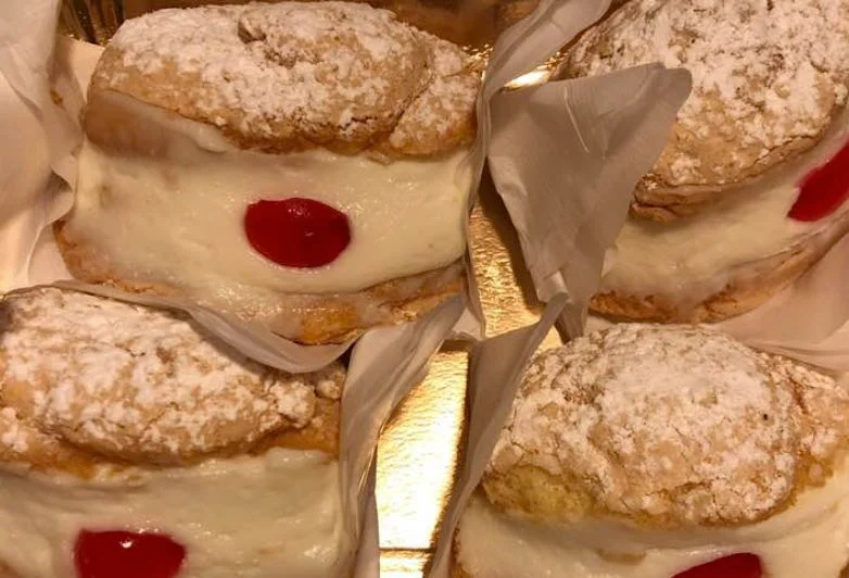 Sospiri di monaca messinesi: dolci soffi di ricotta e tradizione