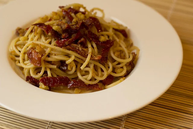 Spaghetti ai pomodori secchi, un'autentica delizia siciliana