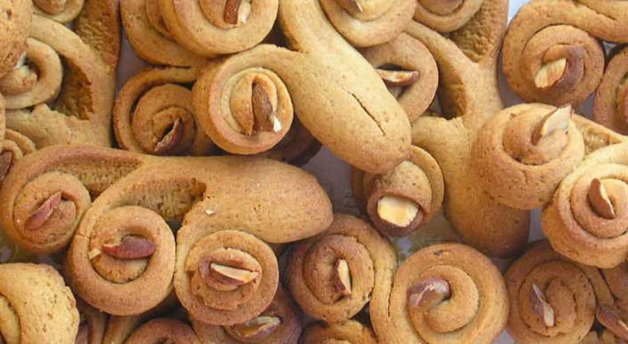 Spicchiteḍḍi Eoliani: Sicilian Almond and Citrus Biscuits from the Aeolian Islands