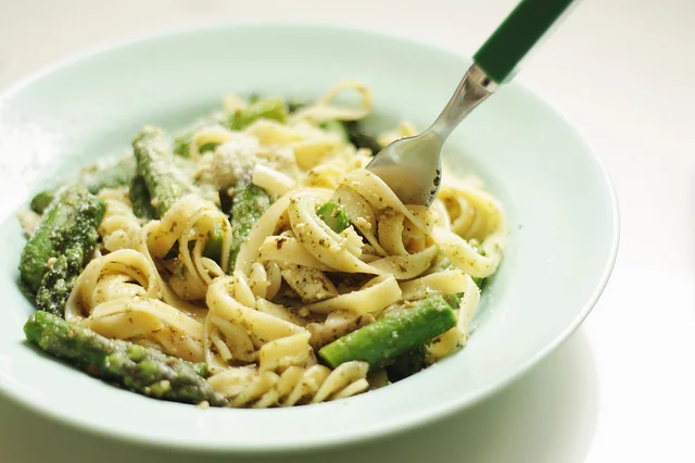Tagliolini agli asparagi: Un tripudio di sapori primaverili
