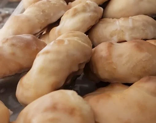 Taralli siciliani: Biscotti tradizionali ricoperti di glassa