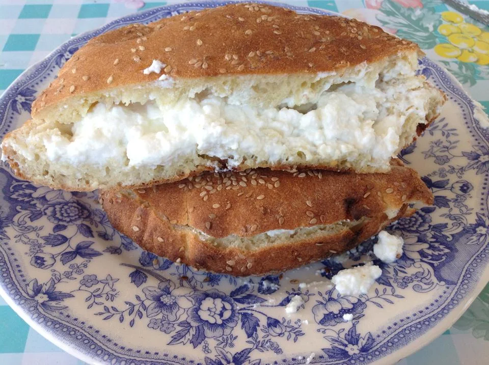 Vasteḍḍa condita con la ricotta, sapori autentici dalla Sicilia