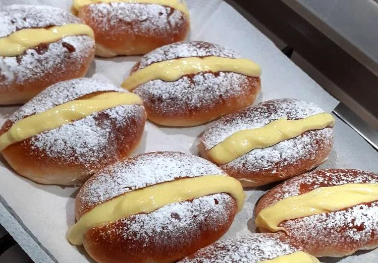 Viennesi messinesi: ricetta del dolce siciliano farcito di crema