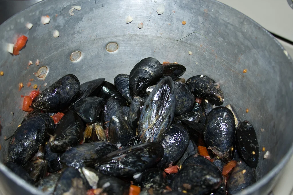 Zuppa di cozze siciliana, un tuffo nei sapori del mare